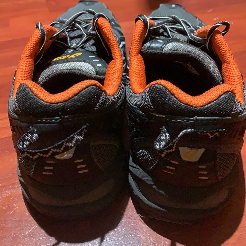 ASIC Shoes - Picture 4 of 6